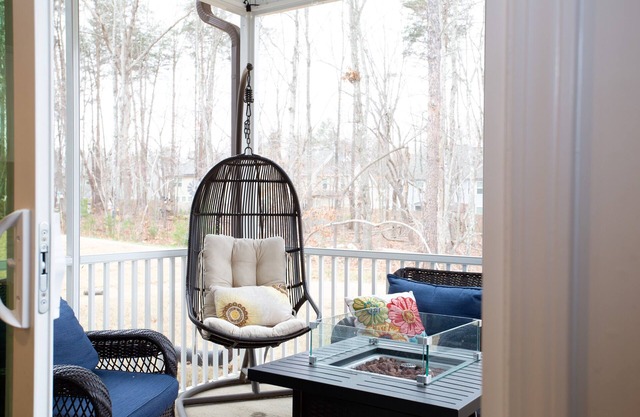 Quiet Home near outlets and lake