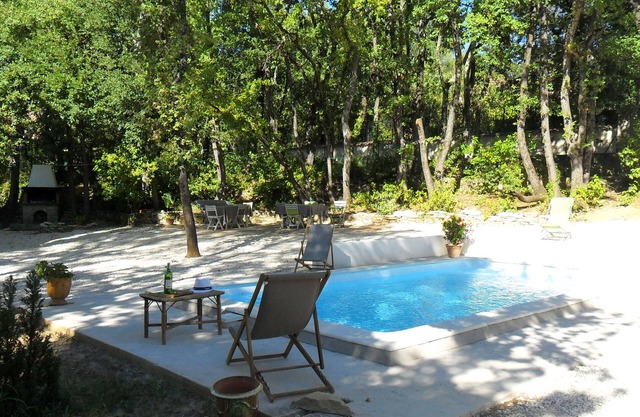 Quiet house with swimming pool close to tourist attractions