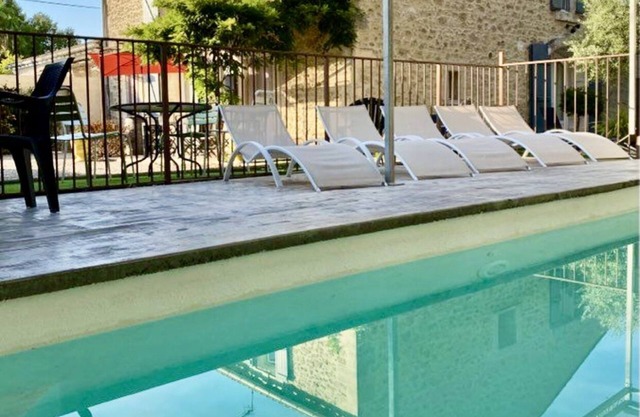 Quiet house with private pool and outbuilding Jacuzzi up to 10 people