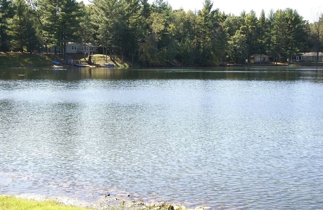Quiet Lake with Kayaks and Direct Beach Access!