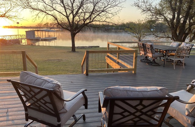 Quiet lakefront home. on Lake Leon, Eastland TX. 90 min to Fort Worth.