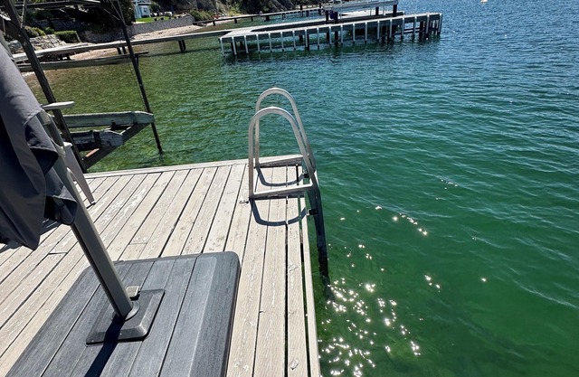 Quiet lakeside cottage getaway close to mountain bike and hiking trails.