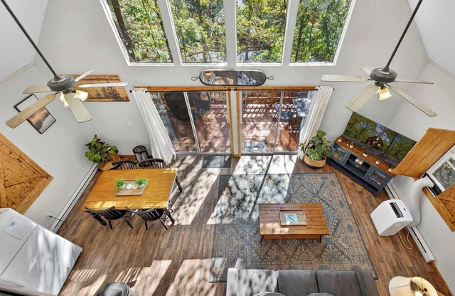 Quiet Loft Chalet near Bryce w/Hot Tub & Fire Pit