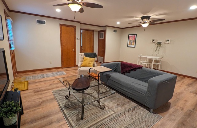 Quiet Military Park MIL Apartment