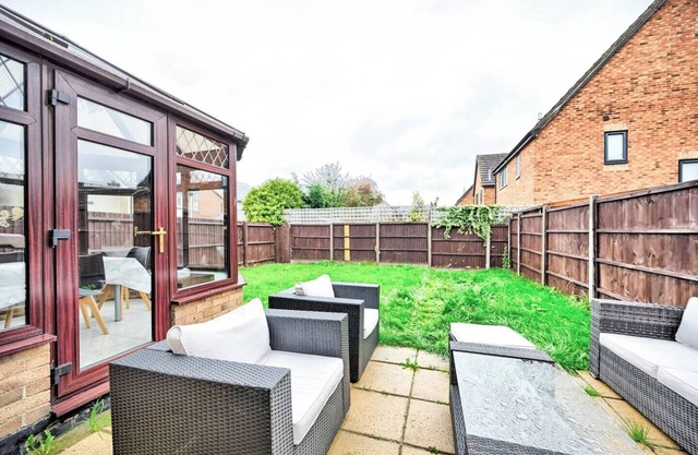 Quiet & Modern Contemporary Home for Work & Family