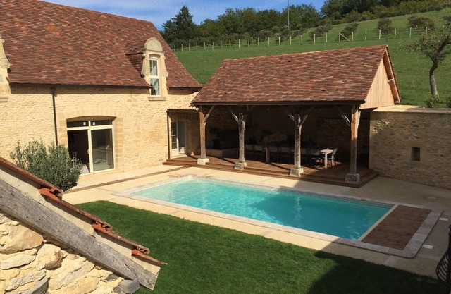 Quiet renovated farmhouse with private pool near Montignac Lascaux