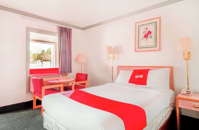 Quiet Room Close to Duke Gardens with Comfy Bed + Private Entrance