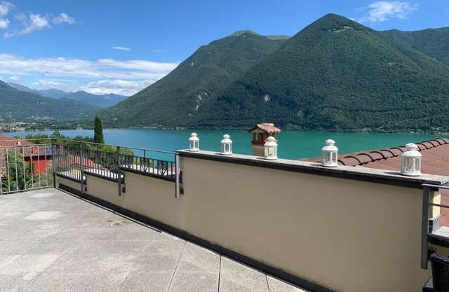 Quiet sunny apartment with great panoramic terrace.