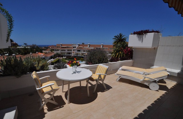 Quiet terrace apartment with a dream view