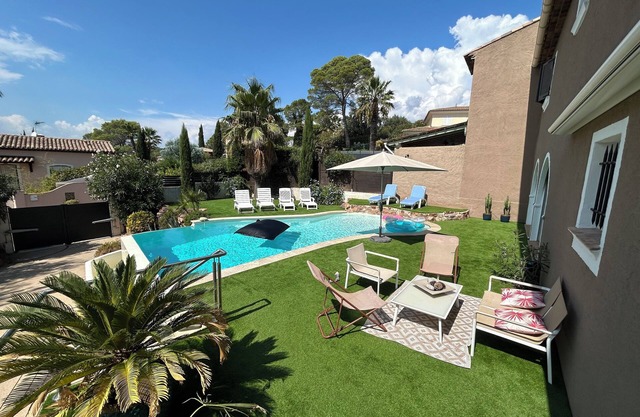 Quiet villa, private pool, 4 bedrooms, 3 bathrooms, near the sea, golf courses & Esterel.