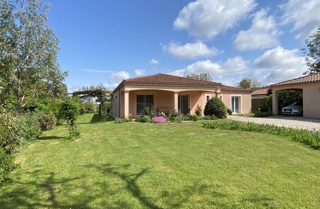 Quiet villa with swimming pool, Lot valley, Cahors, Rocamadour, Sarlat.