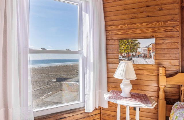 Quintessential Pine Point Beach, Maine Rental!