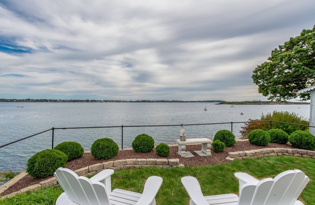 Quintessential seaside cottage in beautiful Pott's Point