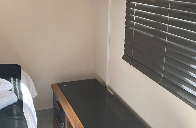 Quite, secure , private accommodation. Close to beach front and amenities