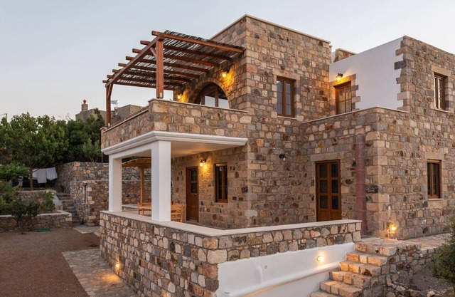 R 1086 Leon’s Villa Sofia With Sea view, Private Balcony or Terrace & Barbecue