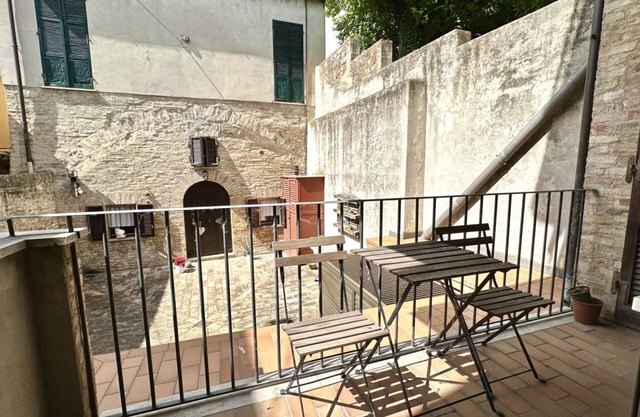 R003 - Recanati, delightful three-room apartment in the center