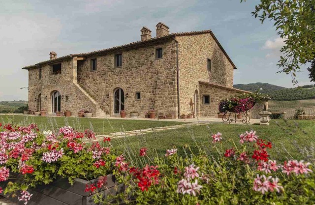 Radda in Chianti 5 bedroom luxury villa rental, heated pool, wine estate