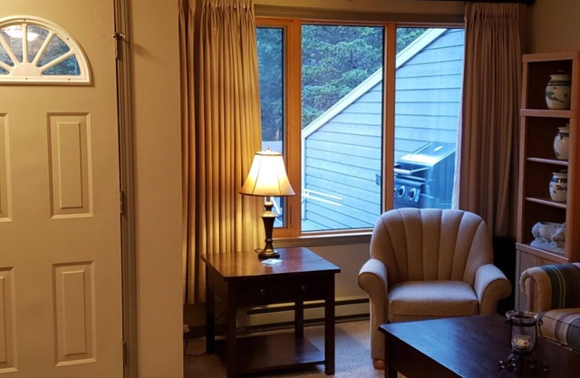 Radium Golf Resort -1 Br Condo* Sleeps 5 *Radium Hot Springs Swim Passes*