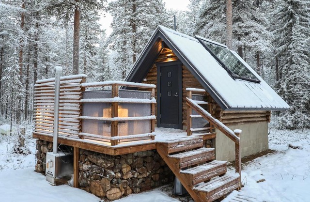 Rafi - Hiljaisuuden kylä, Aurora Cabin 1