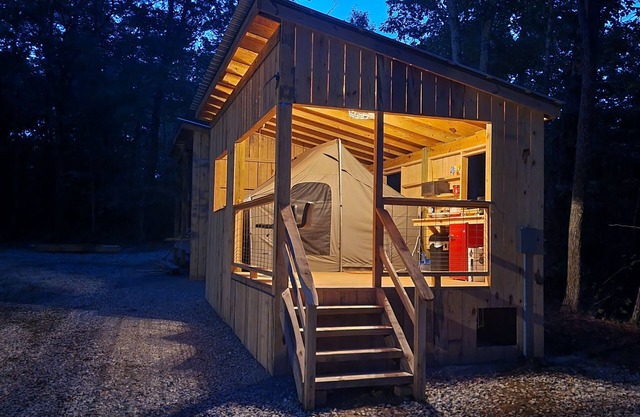 Ragnar's Retreat - Charming cabin in wonderful Pikeville with WiFi