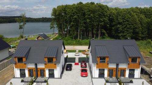 Raj nad jeziorem With Sauna Jacuzzi