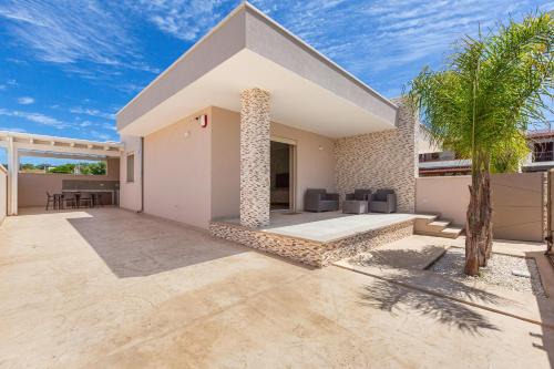Raksha House by BarbarHouse