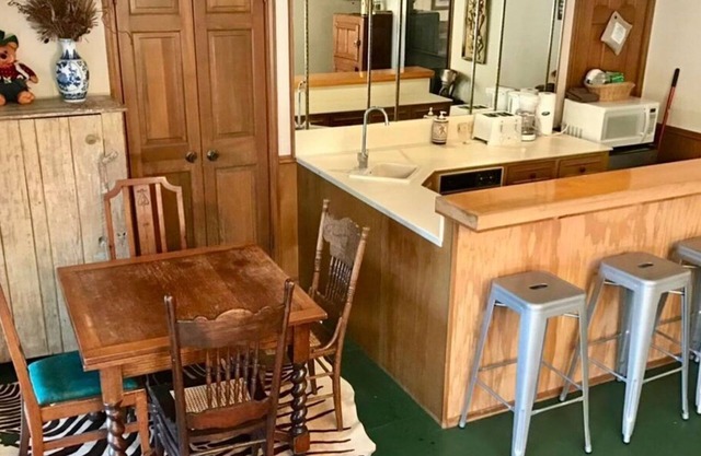 Ranch House Studio Romantic Getaway in Texas with Optional Fun Ranch Activities!