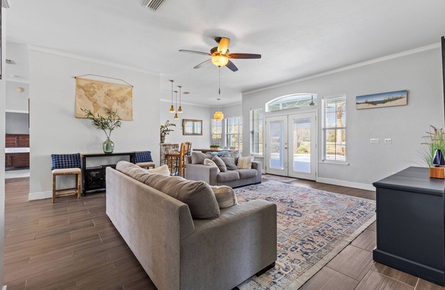 Ranch House w/Pools, Pickleball, Sand Volleyball 10 mins to Springs