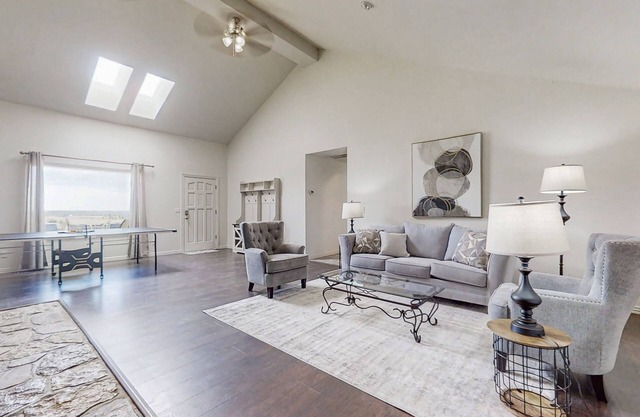 Ranch life experience with private pool and washer/dryer