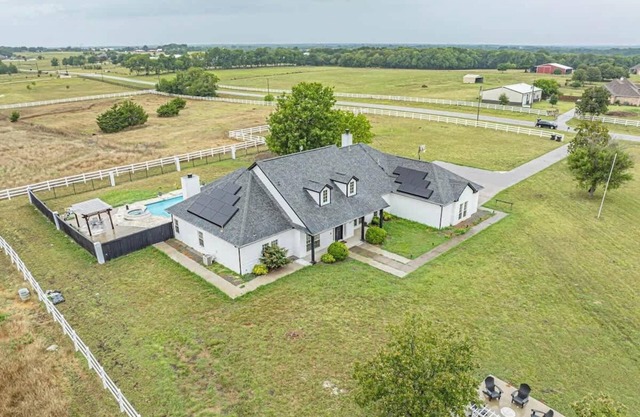 Ranch Living: Resort-Like Amenities,Pool & Firepit