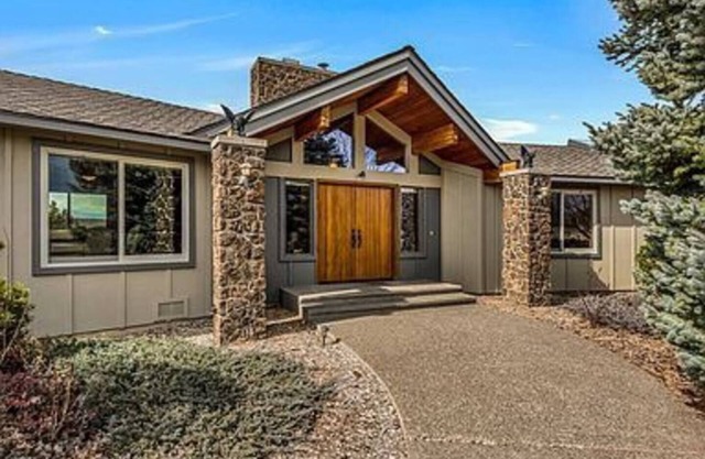 Ranch property close to Bend and Downtown Tumalo with mountain views.