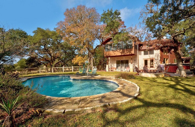 Rancho Escondido - Great Family Home on Private Acreage With AWESOME Game Room.