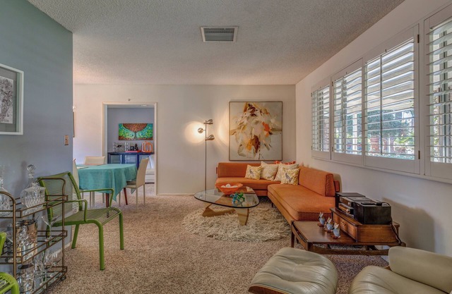 Rancho Mirage House-PRIVATE, Bright Mid-Century Home w Yard, Pool, Putting Green