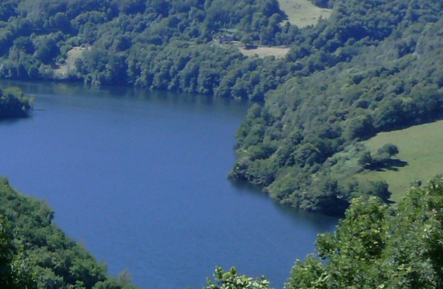 Randonnée portes de l'Aubrac Vue sur Lac, Vallée du lot, 4 pers, (2 bedrooms)