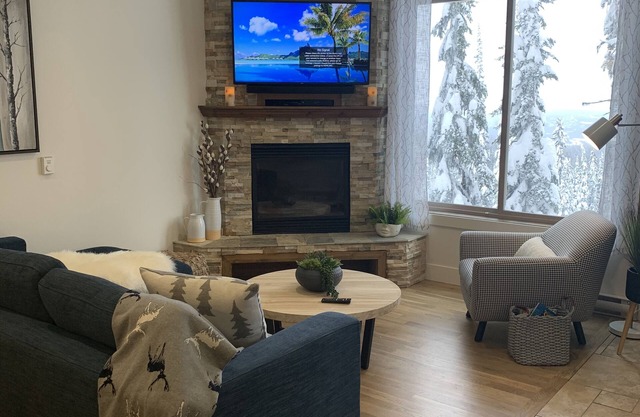 Rare 1 bedroom suite on The Ridge with private hot tub