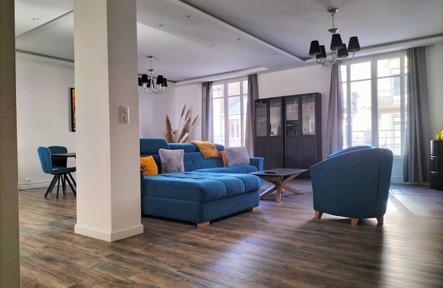 Rare = Apartment 6 pers Downtown with large terrace, spa, petanque