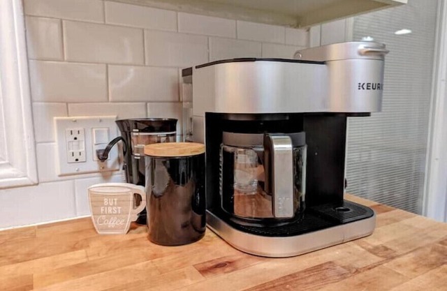 Rare Remodeled Home with 2 California King Beds Walkable to Carrboro and Weaver