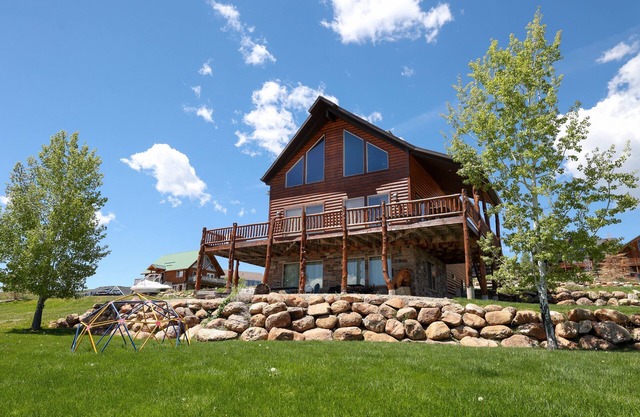 Raspberry Bear Lake Lodge - 6 Bed 3 Bath. Great View Of The Lake! Perfect For Big Families!