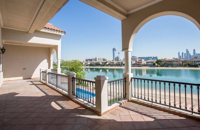 Ravishing 6 Bedrooms Villa