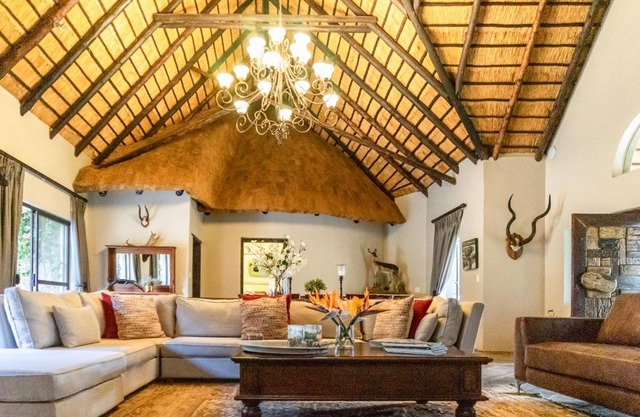 Re a Lora Lodge