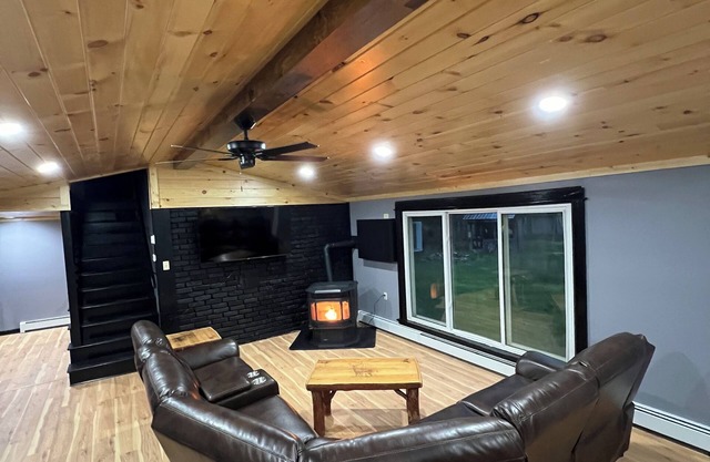 READY TO RENT! Renovated Property with Prime Pine Creek Area Location