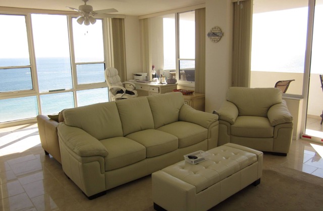 Real beachfront large 2+2 unit, large balcony, magnificent views.