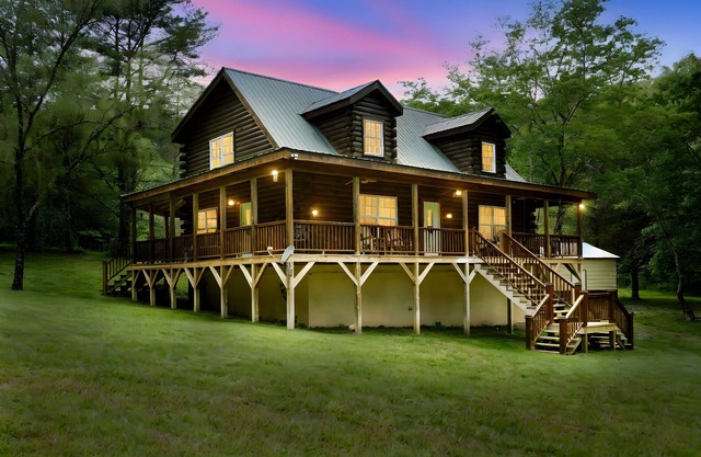 Real Log Cabin in Mountain Forest! Pet Friendly, Fiber WiFi, Near Casino/Rafting