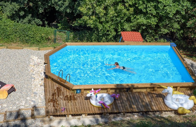 Recently renovated 2 bedroomed apartment within 19th Century farmhouse