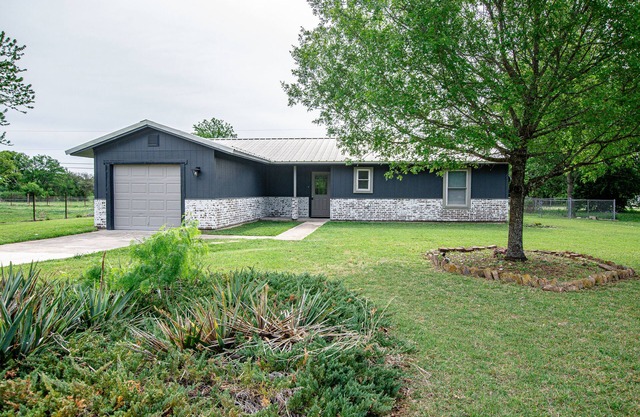 Recently remodeled and cute as a button! *Military Friendly*