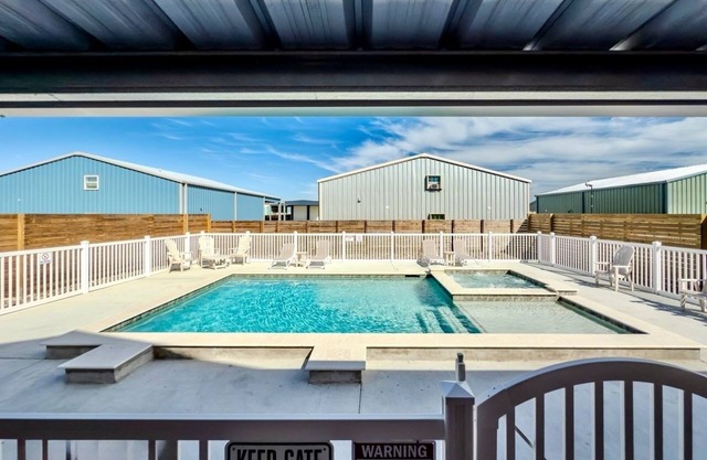 Red Drum 5/4.5 With Pool and Hot Tub