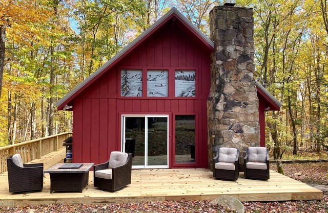 RED FOX - NEW Listing Alpine Lake Resort