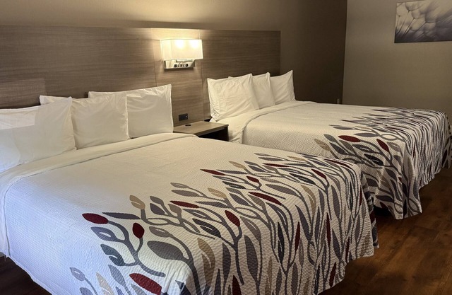 Red Roof Inn & Suites Swansea