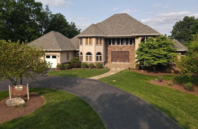 Redbud Keep - move theater, wifi, golf, view, recreation center access, grill