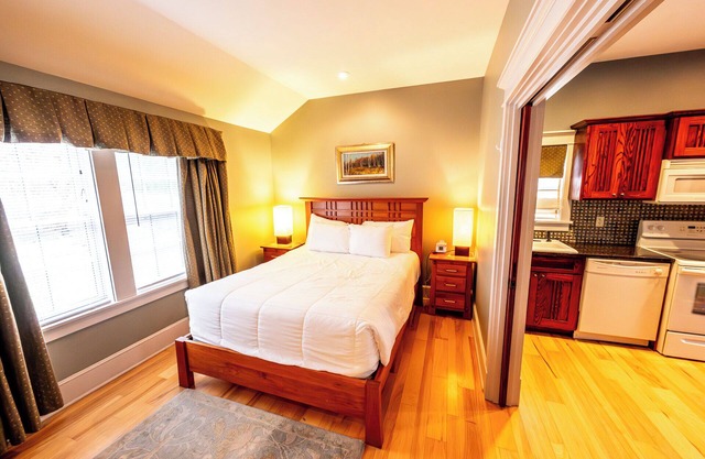 Refined Mountain Getaway | Premium Comfort Amid Stunning Surroundings w/Parking